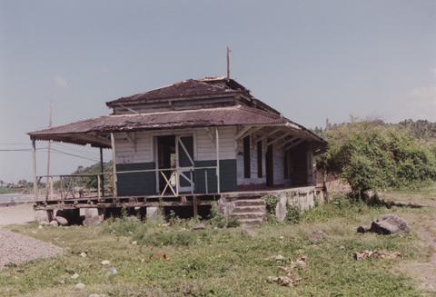Photo2 of Annotto Bay Station in 2000