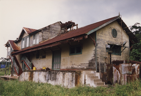 Photo2 of Greenvale Station in 2000