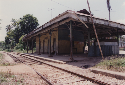 Photo1 of Linstead Station in 2000