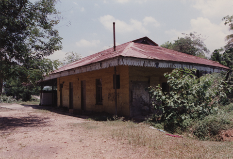 Photo2 of Linstead Station in 2000
